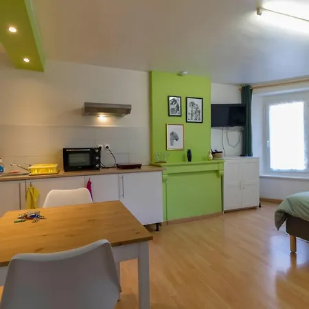 Le First - Proche Naval Group - *