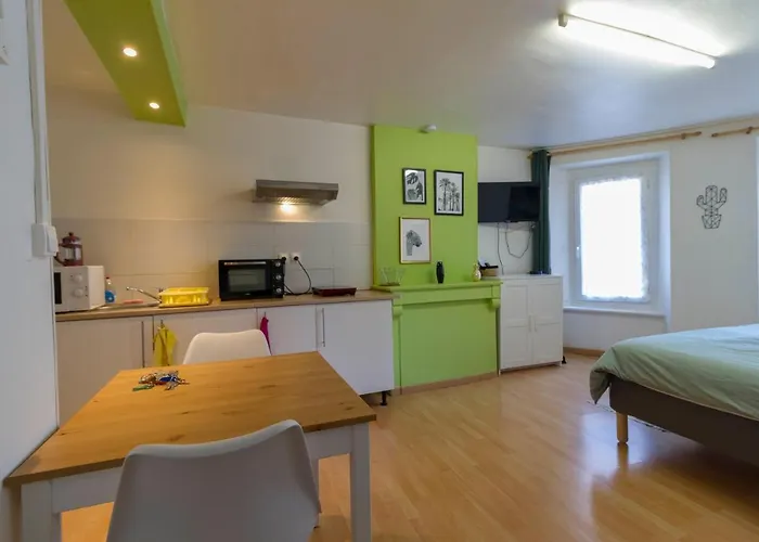 Le First - Proche Naval Group - *